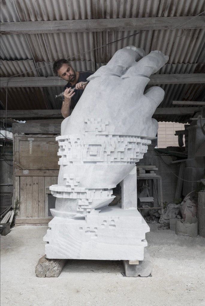 CoDe, fondé par Claudio Colucci, réinvente l’art du design à Genève. Upcycling, personnalisation, collections uniques – explorez une nouvelle vision du design responsable.