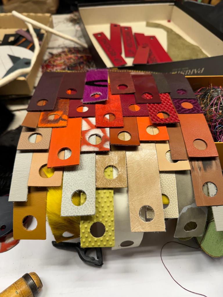 CoDe, fondé par Claudio Colucci, réinvente l’art du design à Genève. Upcycling, personnalisation, collections uniques – explorez une nouvelle vision du design responsable.